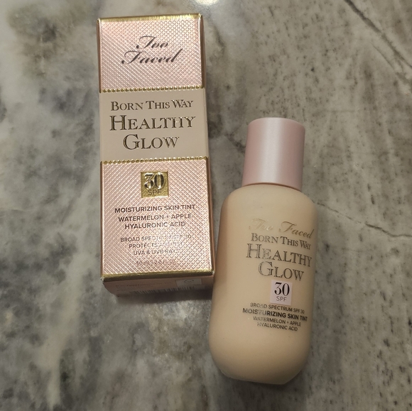 Too Faced Cloud Born This Way Healthy Glow SPF 30 Skin Tint Foundation - Picture 1 of 8